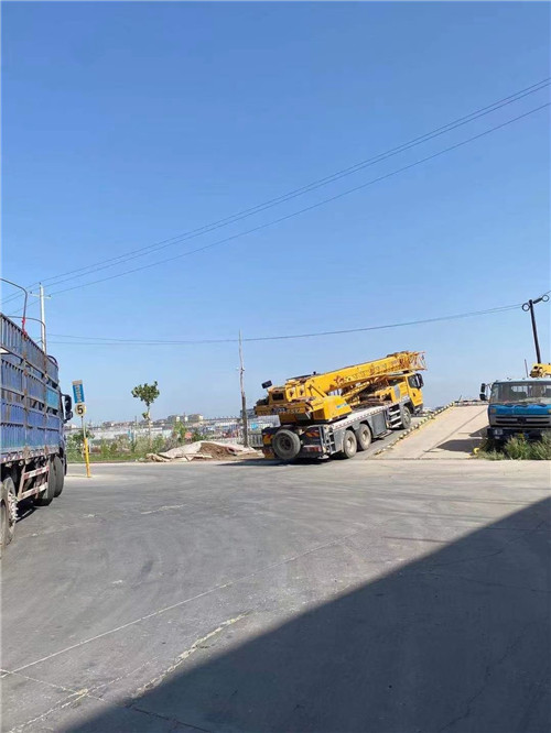 日照市25吨吊车的租赁价格大概是多少？