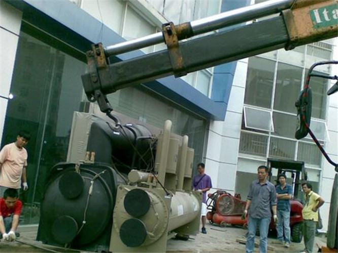 日照市随车吊和汽车吊的核心区别是什么？哪种更省钱？